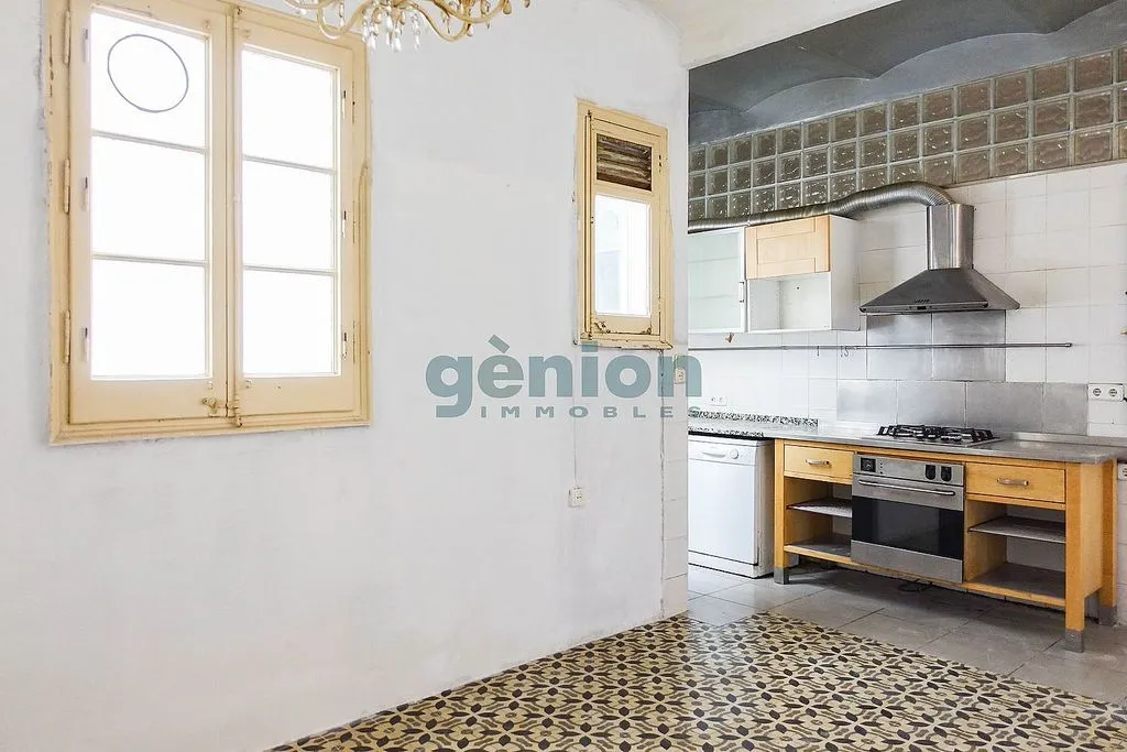 Köök - Historic Flat with Balcony in Girona Centre