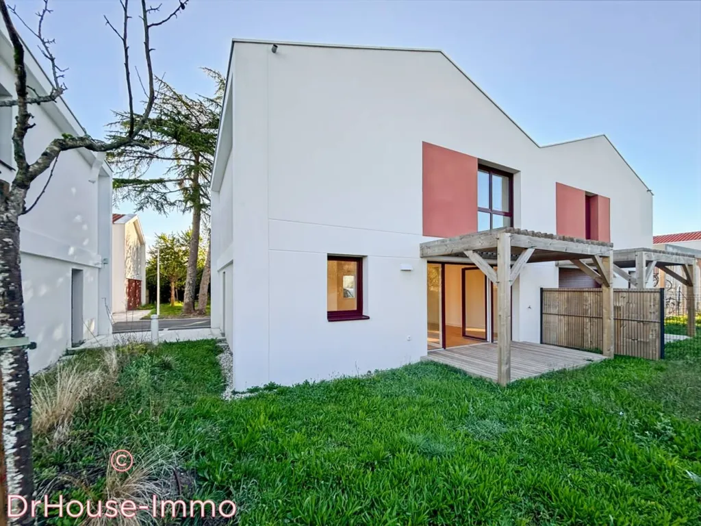 Exterior - Contemporary Maison with West Terrace in Mérignac