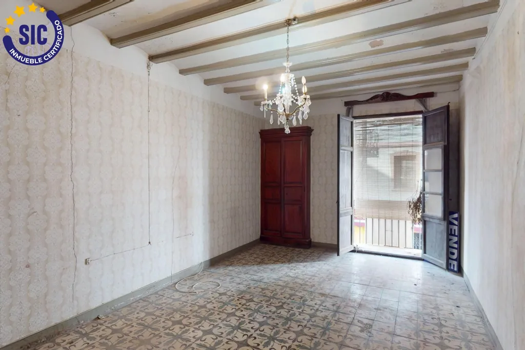 Pièces - Three-Storey House for Restoration in Castellón Centre