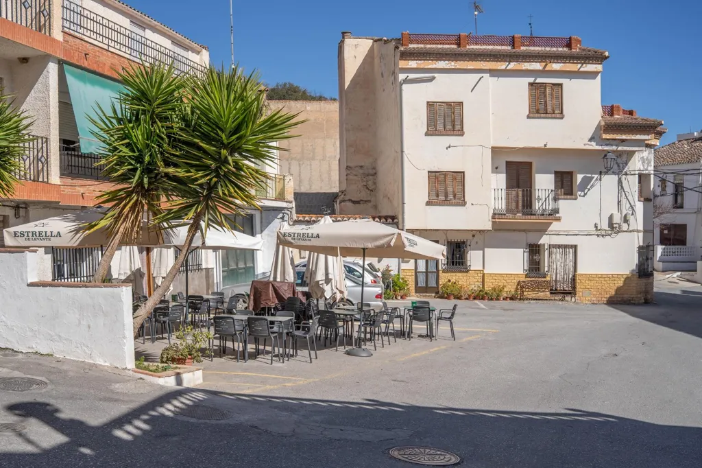 Two-Storey House with Terrace in Albuñuelas