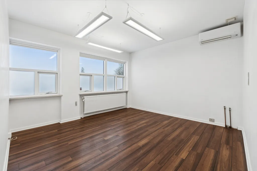 Kabinet - Villa with Office Space in Odense