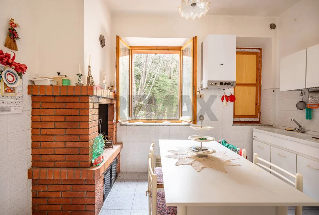 Köök - Rustic Apartment with Balcony in Serra San Quirico