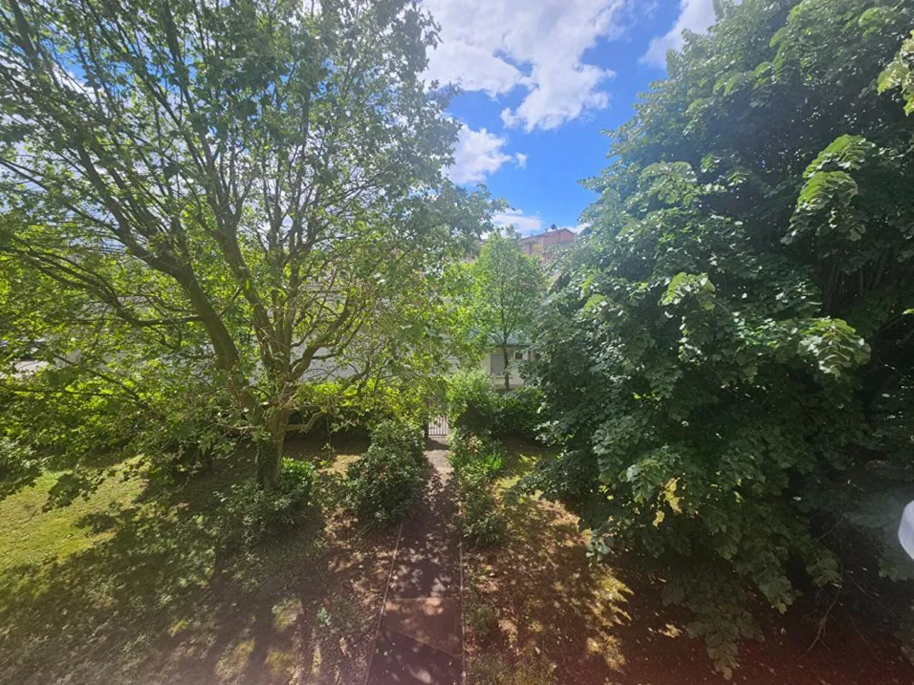 Aed - Bright 3-Bed Flat with Balcony in Decines Centre