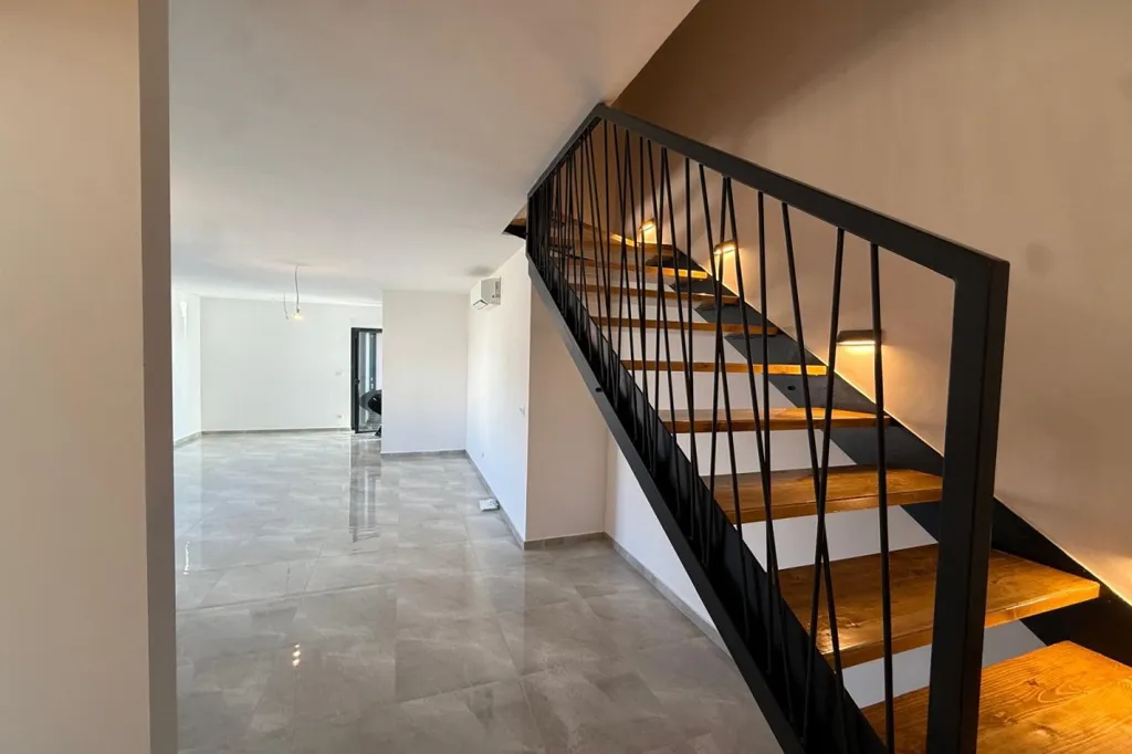 Toad - Duplex Apartment with Sea View in Brodarica