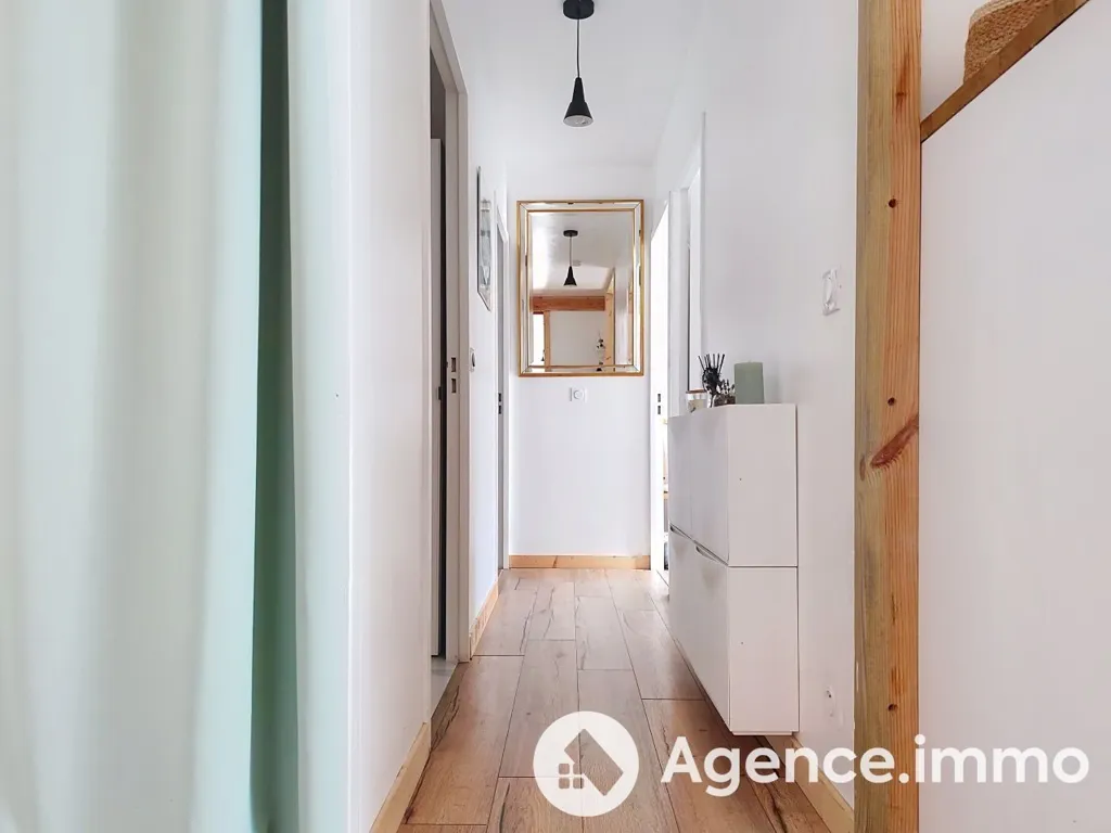 Esik - Spacious 3-Bedroom Apartment with Balcony in Urrugne