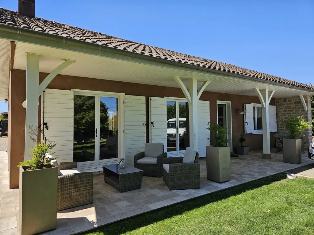 Terrace - Renovated House with Pool near Pont de Veyle
