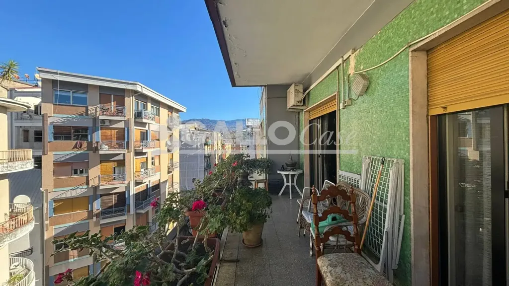 Rõdu - Bright Apartment with Balconies in Cosenza