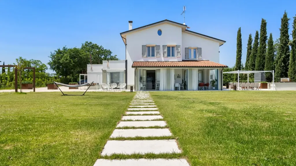Jardin - Contemporary Villa with Pool in Imola