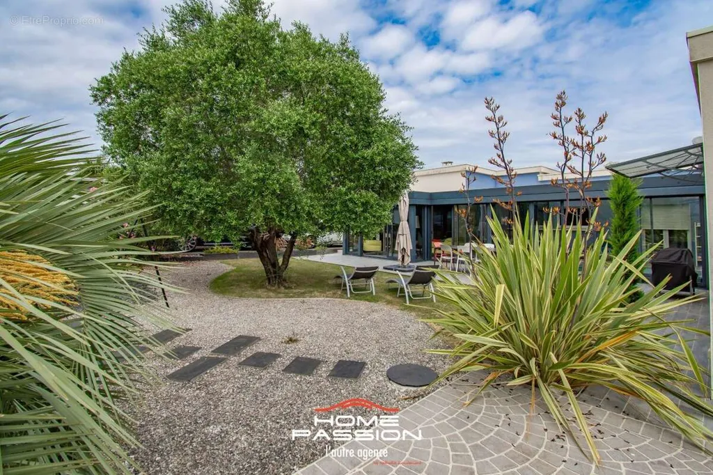 Aed - Modern House with Pool in Saujon