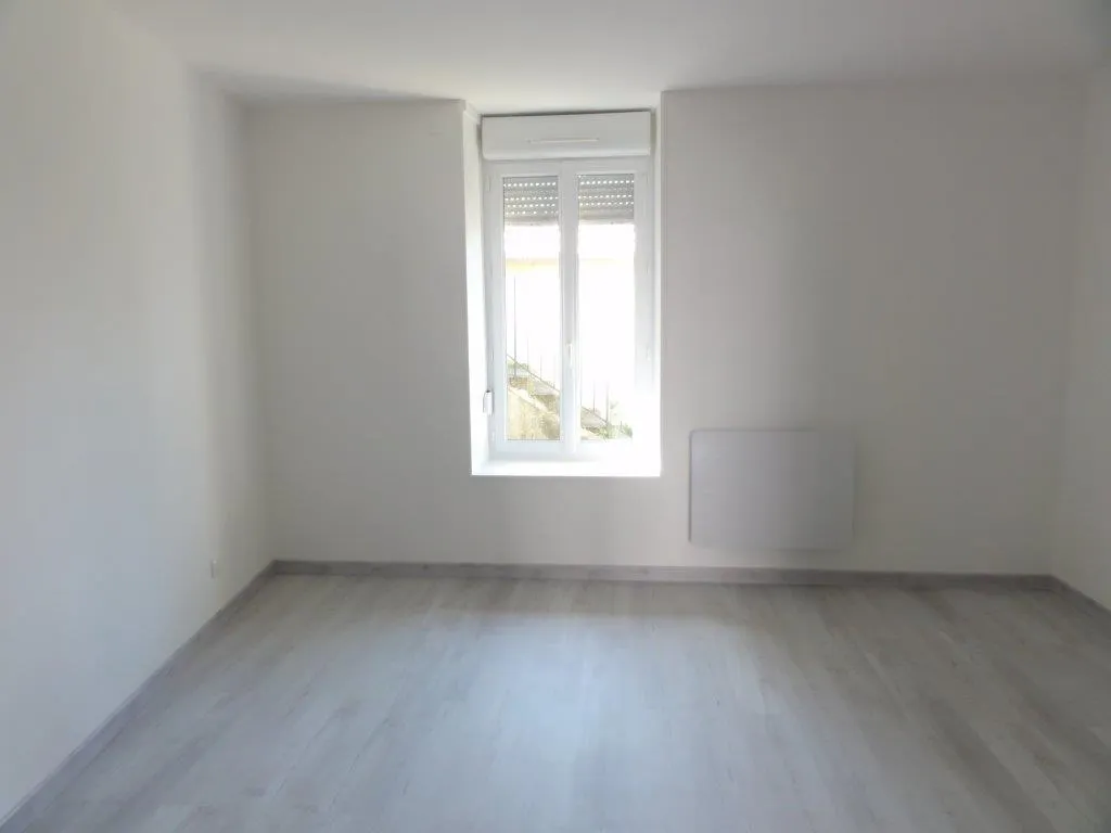 Rooms - Modernised Apartment in Shopping Area