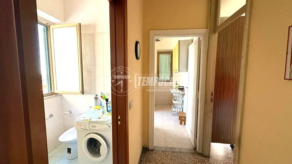 Bathrooms - Bright Bilocale with Balcony in Arenella, Naples