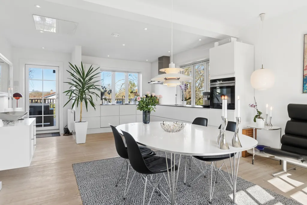 Dining Room - Charming Brick Villa with Terrace in Birkerød