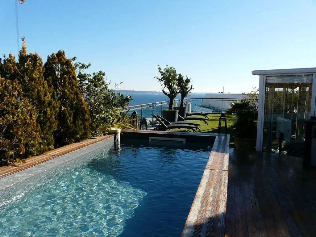 Piscine - Penthouse avec terrasse sur le toit à Cannes