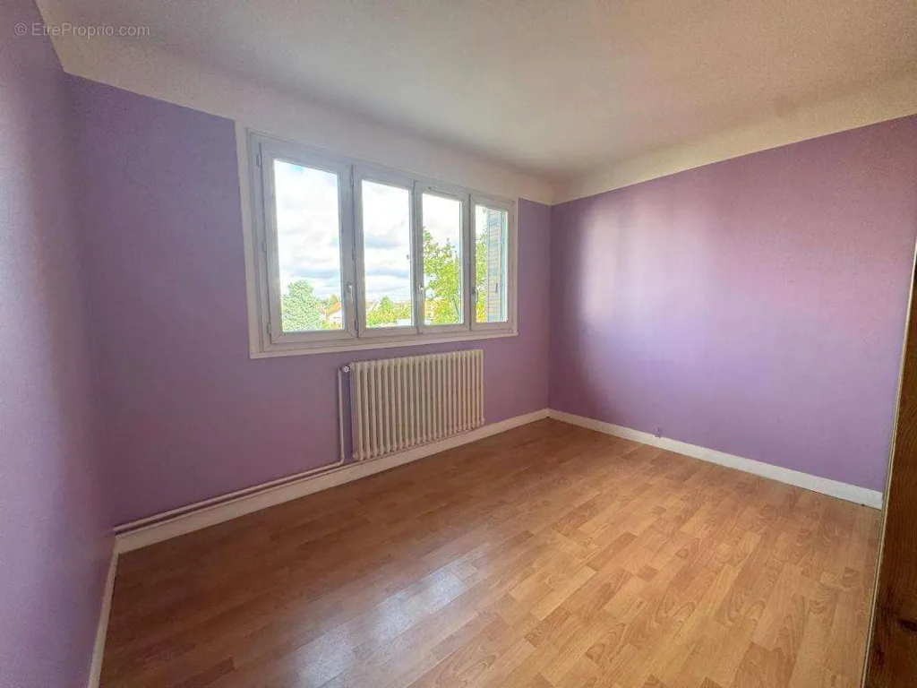 Chambres - Immeuble avec Terrasse et Parking au Blanc-Mesnil
