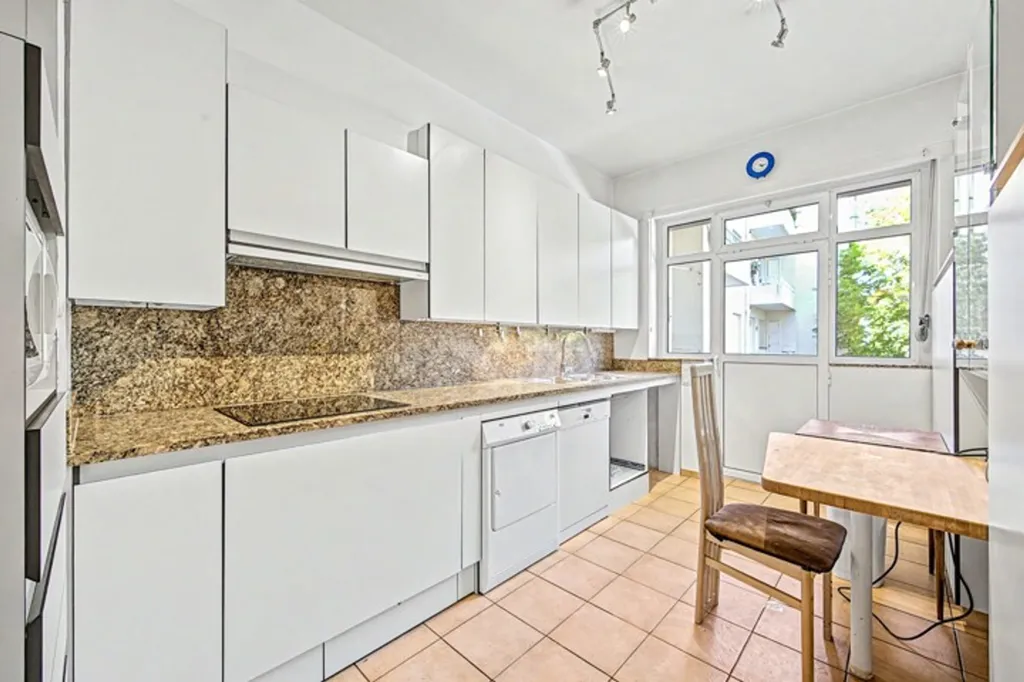 Cuisine - Appartement avec vue arborée et terrasse au Brugmann Park