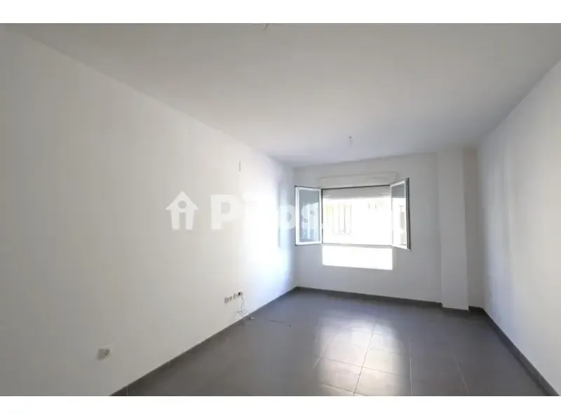 Pièces - Ground Floor Flat with Garage in Cúllar Vega