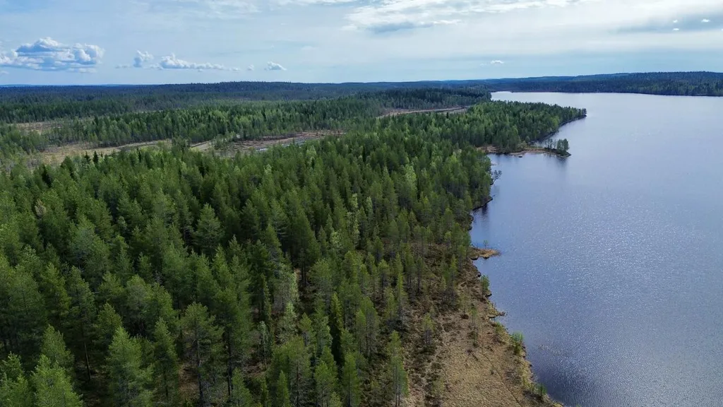 Vue aérienne - Unbuilt Plot with Lakefront in Kuusamo