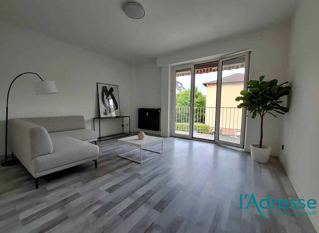 Séjour - Appartement avec Balcon et Garage près de l'Autoroute à Strasbourg