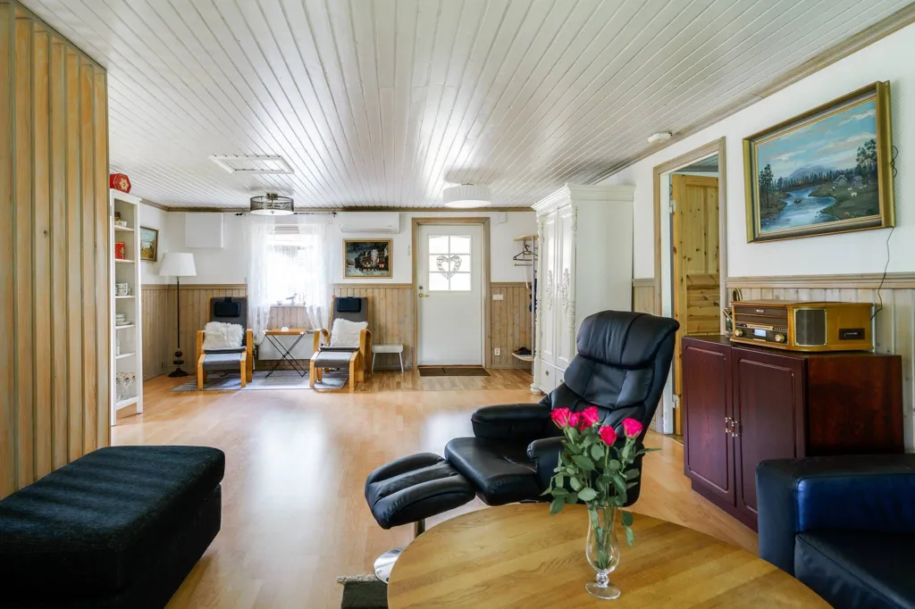 Elutuba - Charming Cottage with Lake View in Örebro