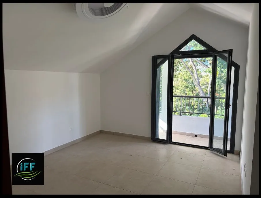 Pièces - Duplex Créole avec Parking à Saint-Leu