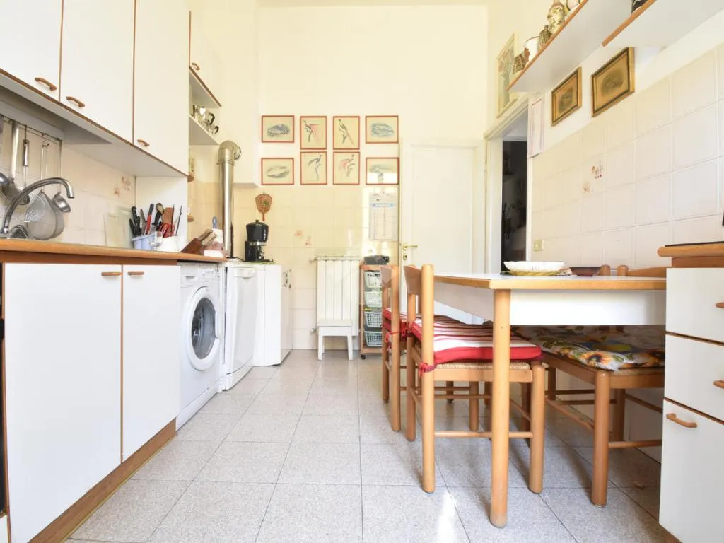 Cuisine - 4-Room Apartment with Balcony in Florence