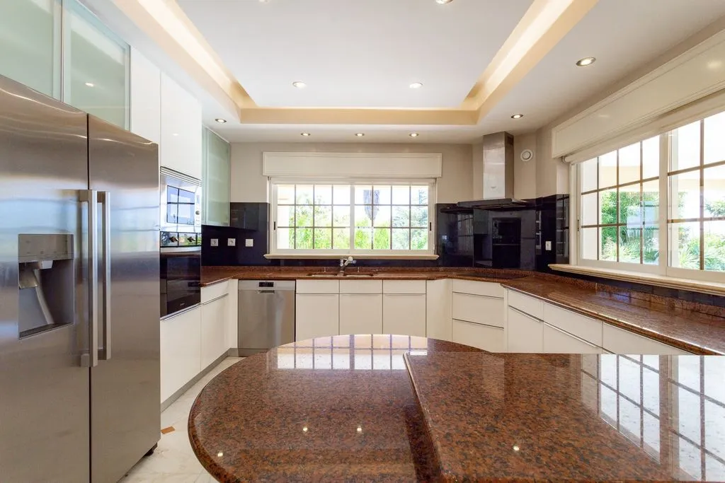 Kitchen - Luxury Villa with Pool in Rio de Mouro