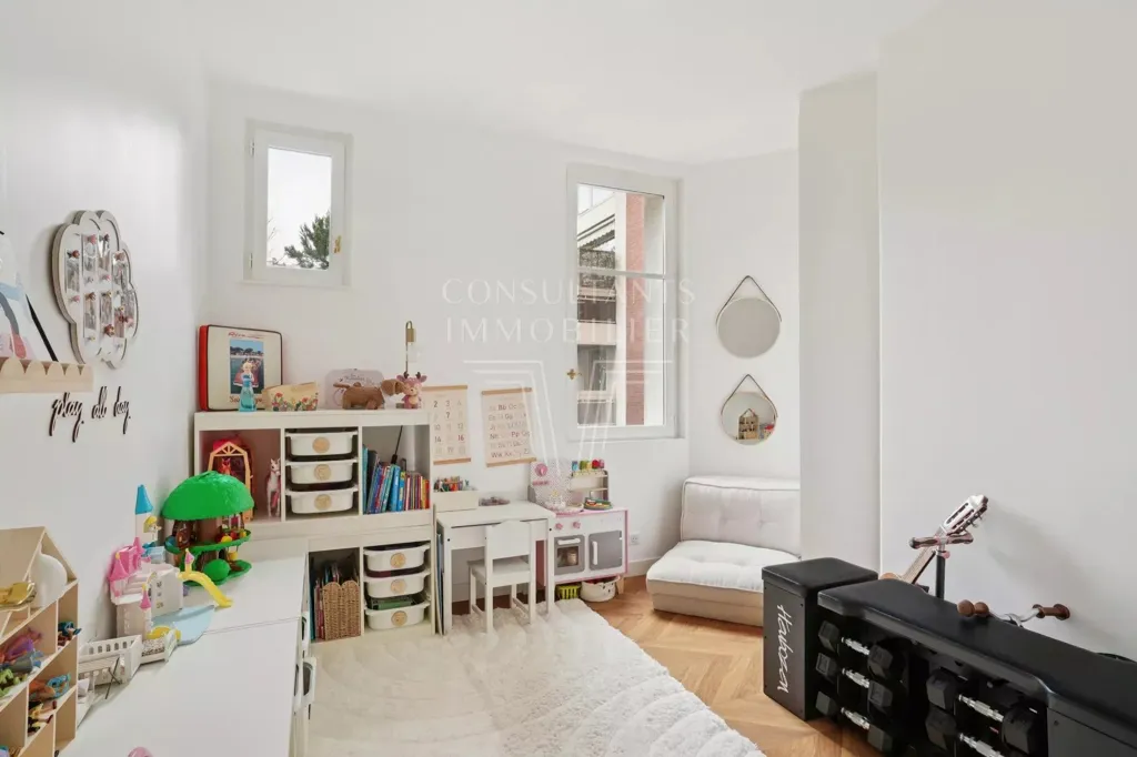 4-toaline korter asukohas Neuilly-sur-Seine