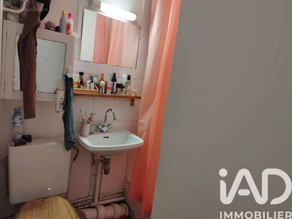 1-toaline korter asukohas Paris-18e