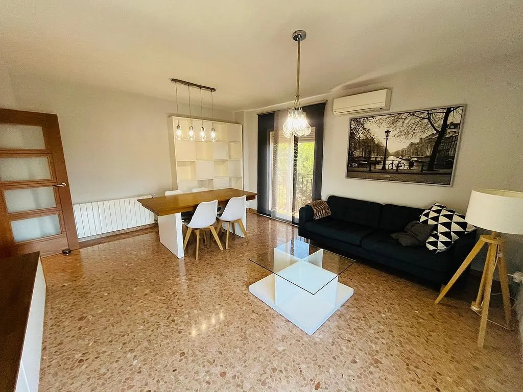 Living Room - Student-Friendly Flat with Balcony in Moncada