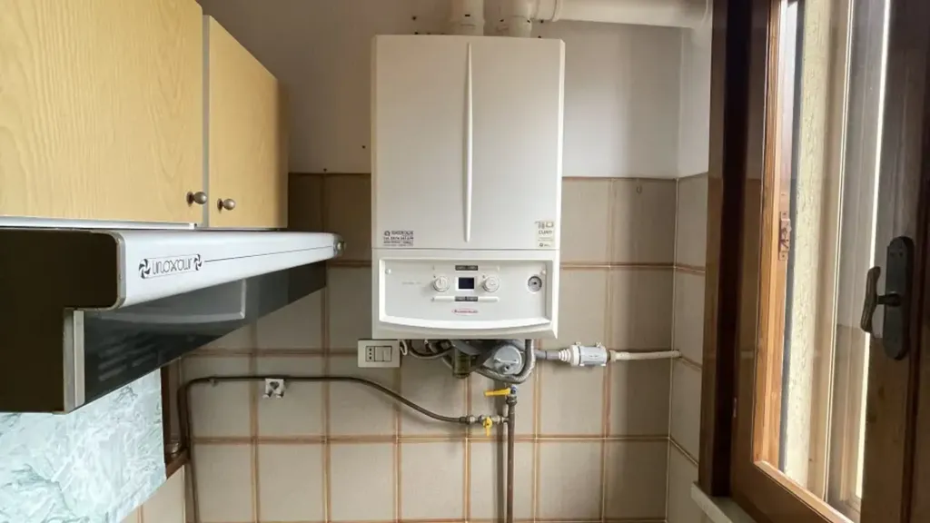Pesuköök - Spacious Apartment with Balcony in Suzzara