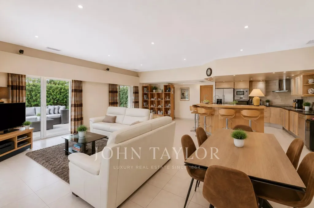 Elutuba - Contemporary Villa with Pool near Saint-Tropez