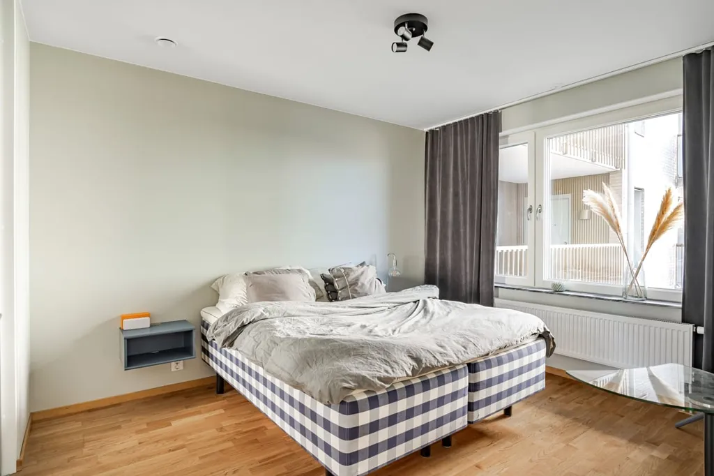 Magamistoad - Modern 2-Bedroom Flat with Balcony in City Centre
