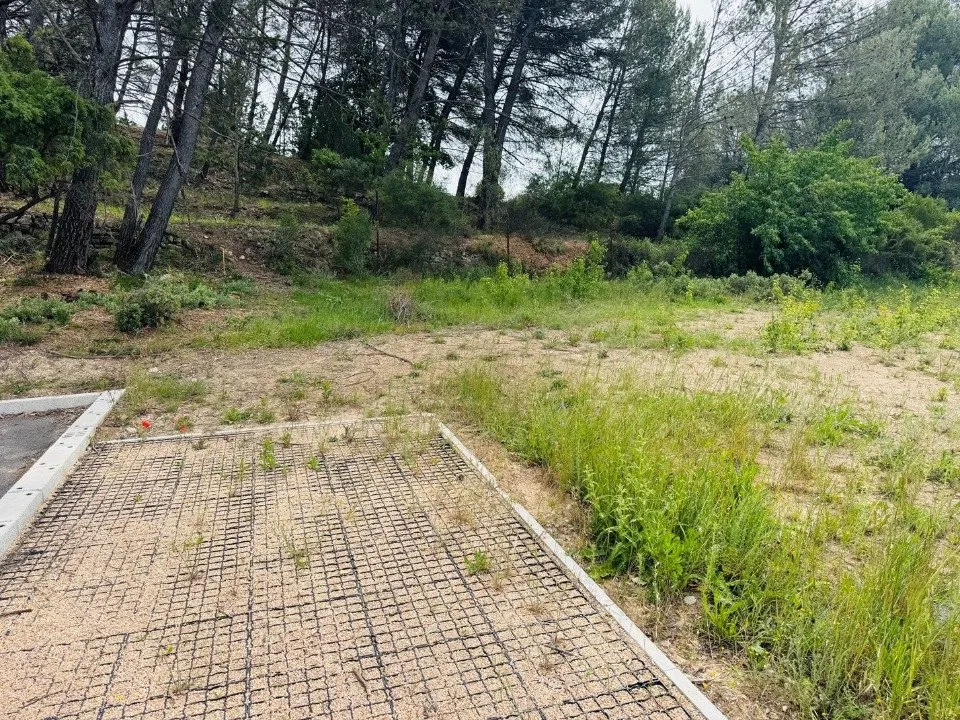 Aed - New Build House with Garden in Peynier