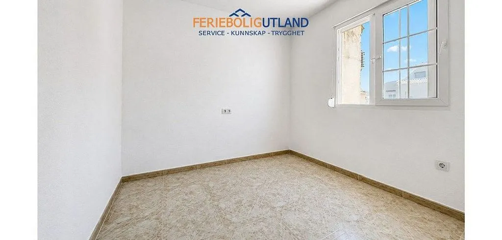 Pièces - Terraced Semi-Detached with Pool in Cabo Roig