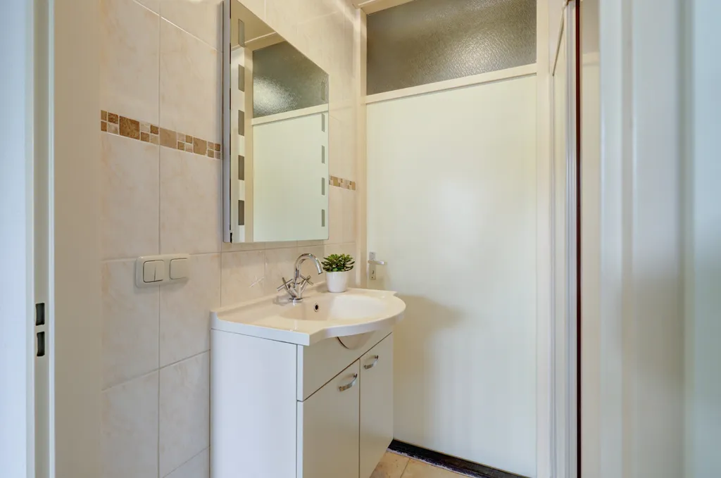 Salles de bain - Spacious Apartment with South-Facing Balcony in Baarlo