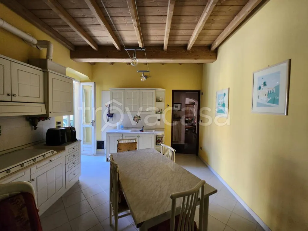 Cuisine - Historic Palazzo with Courtyard in Fossano