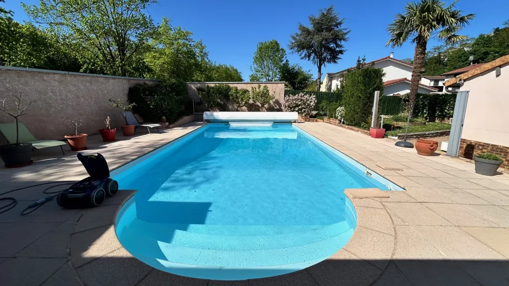 Piscine - Villa avec Piscine et Jardin à Flacé
