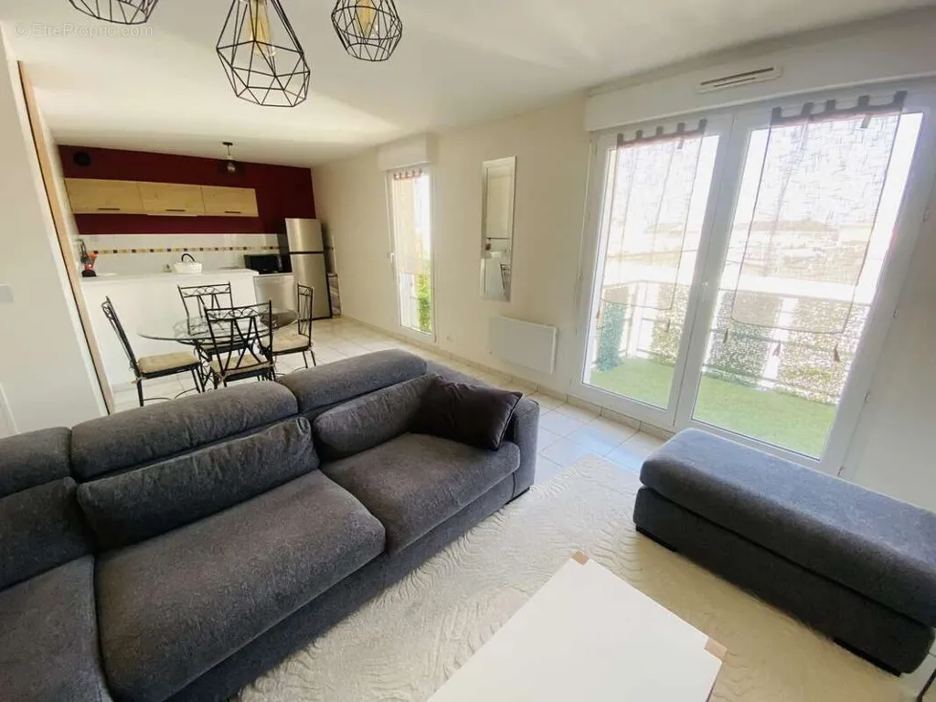 Séjour - Appartement T3 avec Terrasse et Garage à Tours Nord