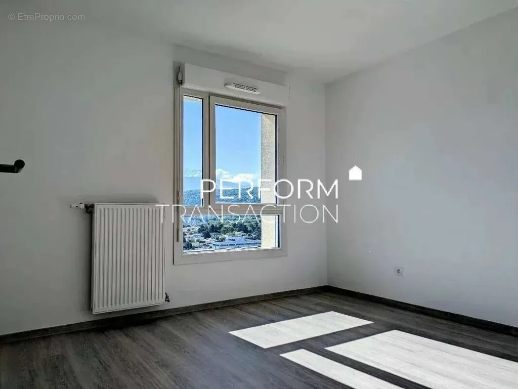 Duplex with South-East Balcony in Echirolles