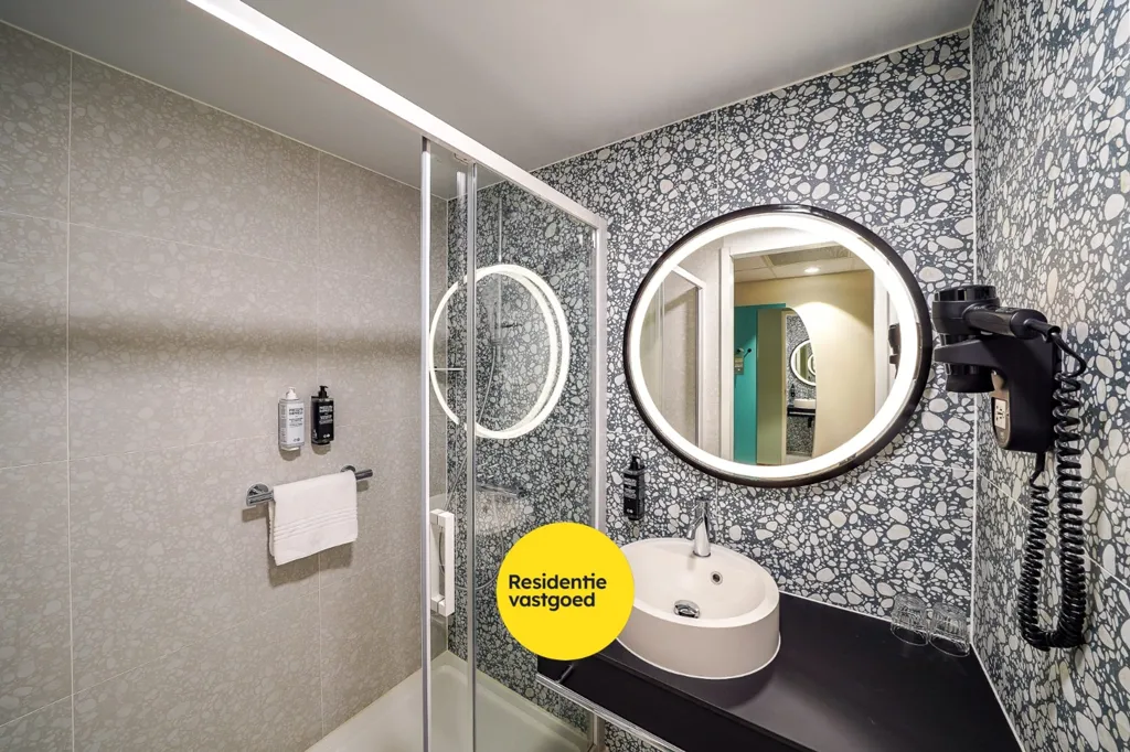 Bathrooms - Modern Hotel Room with Balcony in Bredene