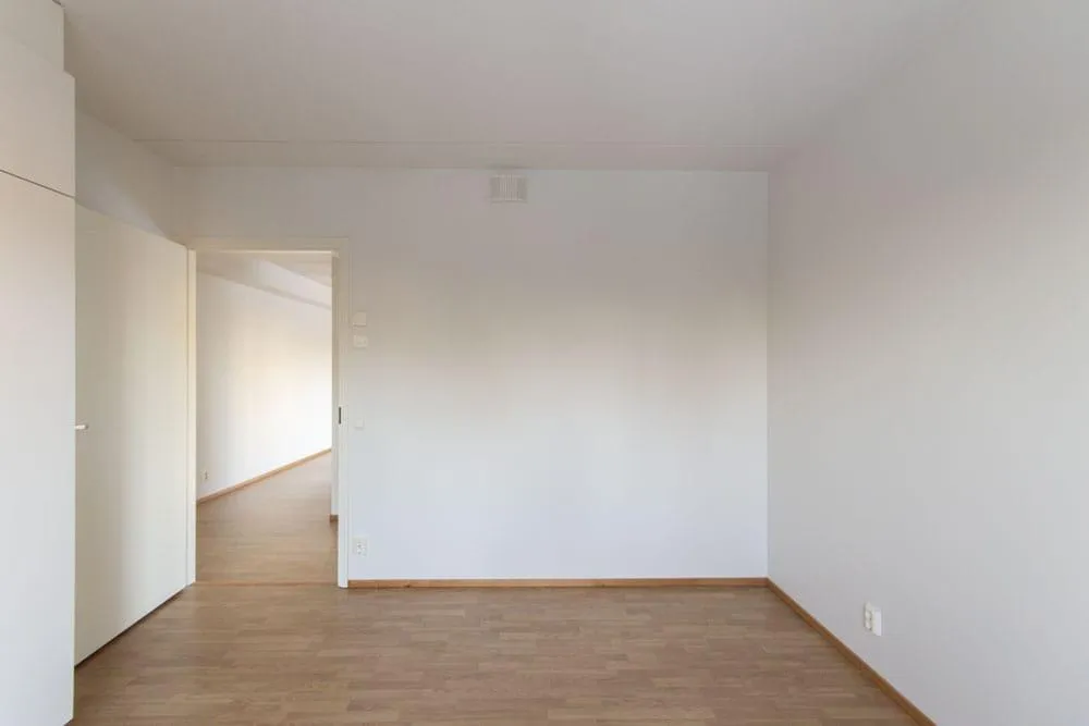 Pièces - Right-of-Occupancy Flat with Triple Aspect in Espoo