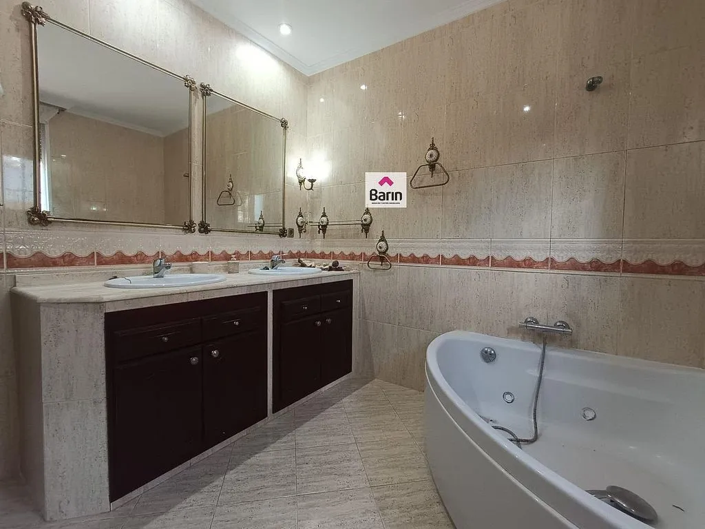 Salles de bain - Spacious Chalet with Pool in Cerro Muriano