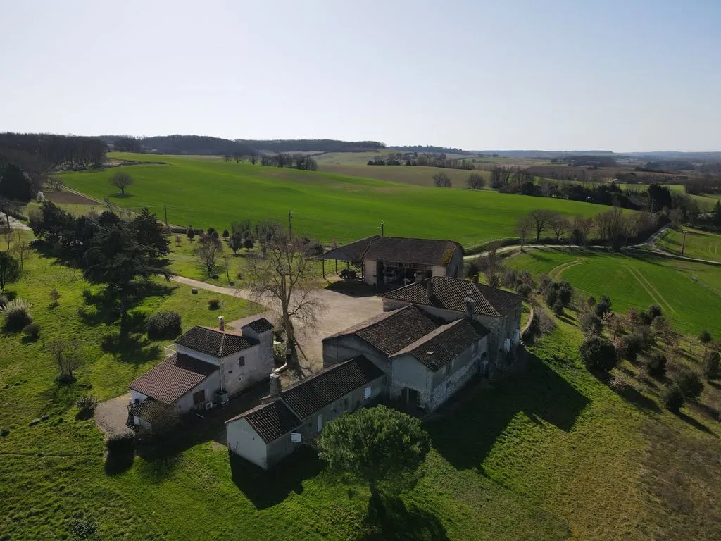 Vue aérienne - Propriété Luxueuse avec Barnes à Castéra-Verduzan