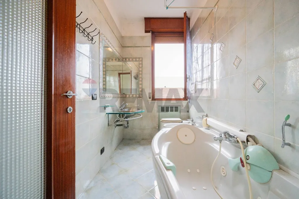Vannitoad - Spacious Apartment with Panoramic View in Guastalla Centre
