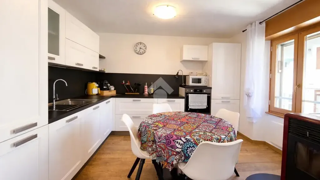 Cuisine - Trilocale with Private Garden in Grosio