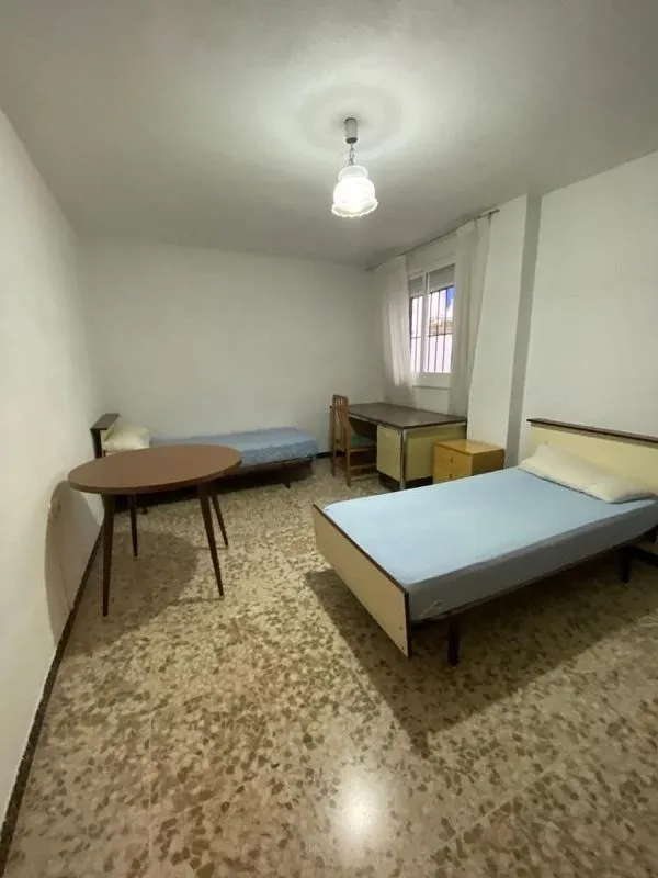 Chambres - Ample Student Flat with Terrace in Camino de Ronda