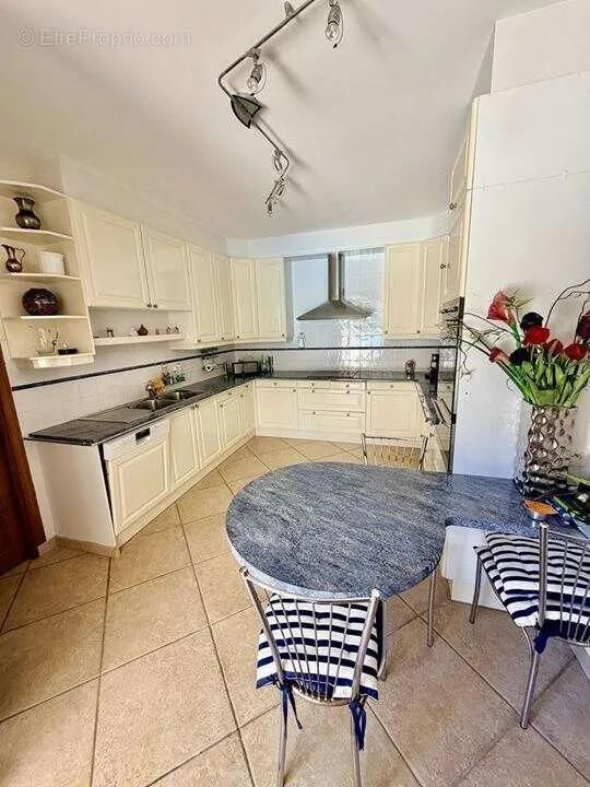 Cuisine - Maison avec Piscine et Jardin à Soulac-Sur-Mer