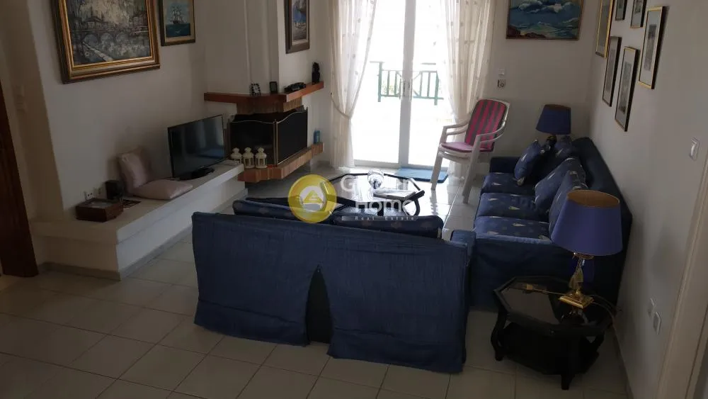 Séjour - Multi-Storey Building with Large Garden in Rafina - Neraias