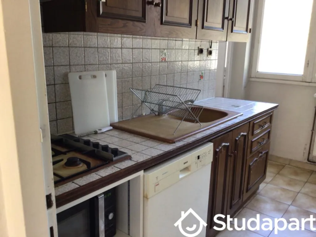 Kitchen - Shared Flat with Balcony in University Area