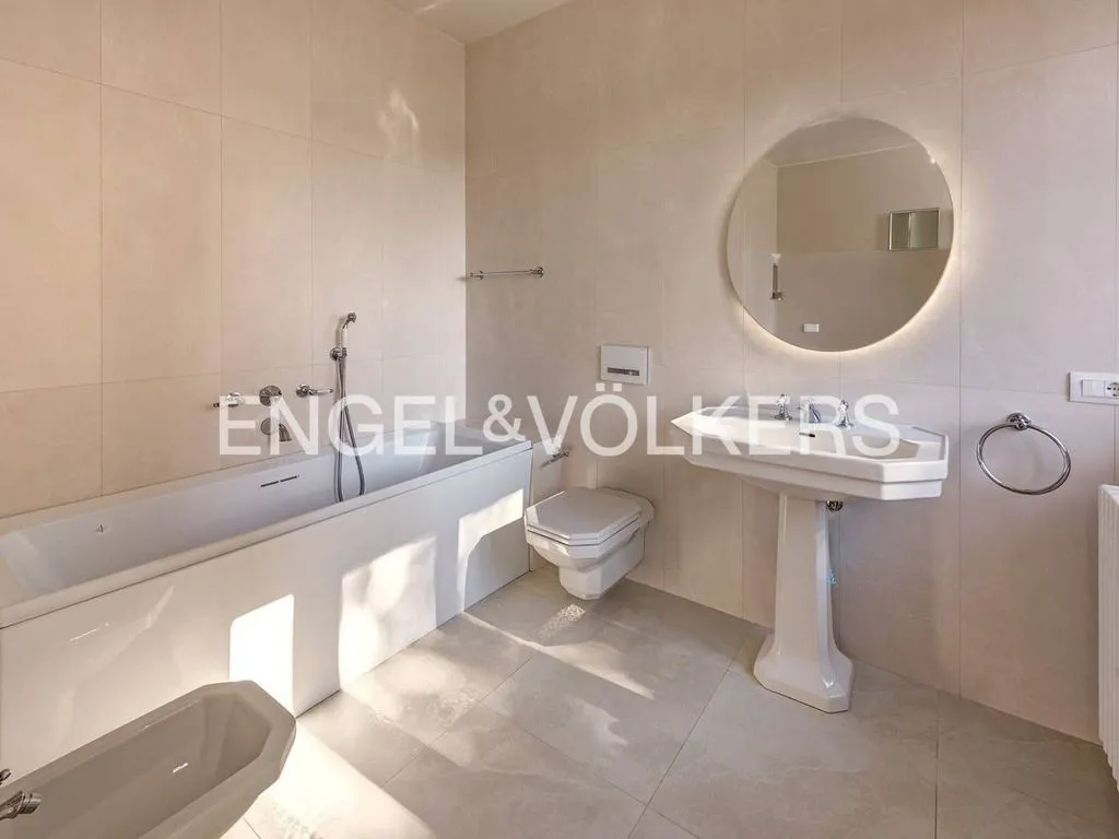 Vannitoad - Luxury Villa with Lake Views in Torno, Lombardy